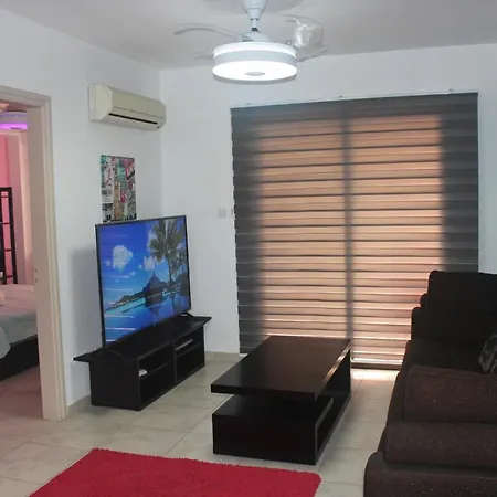 아파트 Marina Court Flat 라르나카
