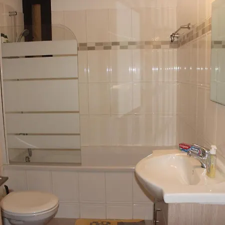 아파트 Marina Court Flat 라르나카