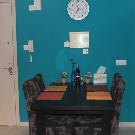 Marina Court Flat 라르나카