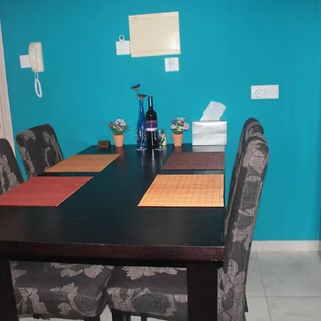 Marina Court Flat 라르나카