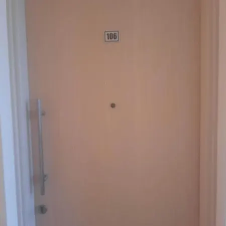 Marina Court Flat 아파트 라르나카