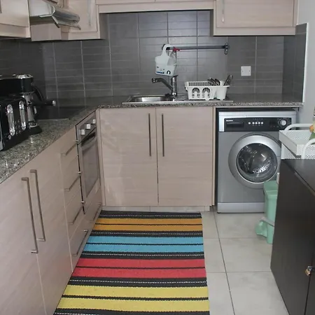 Marina Court Holiday Flat Larnaka